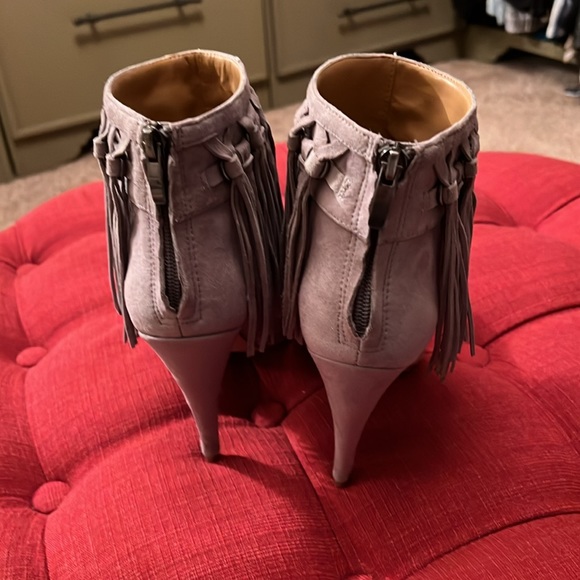 Womens sz 7.5M Nine West booties, grey suede. - Picture 2 of 4